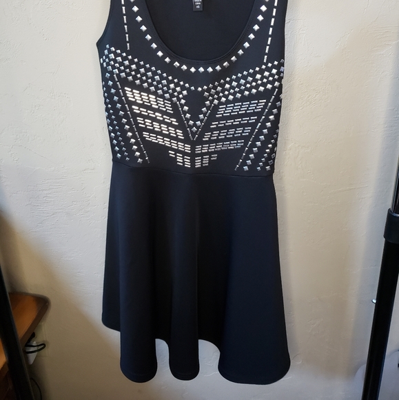 2b Bebe studded black dress - Picture 2 of 3